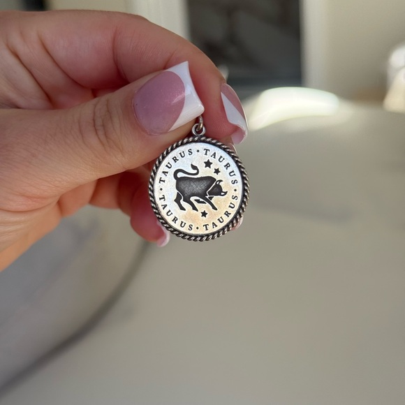 DISCONTINUED BUNDLE Tiffany & Co. Taurus Zodiac pendant and Leaf ring / earrings - Picture 5 of 6